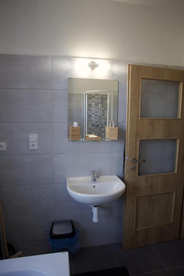 Apartmany Ve Mlejne Cachrov Zewnętrze zdjęcie