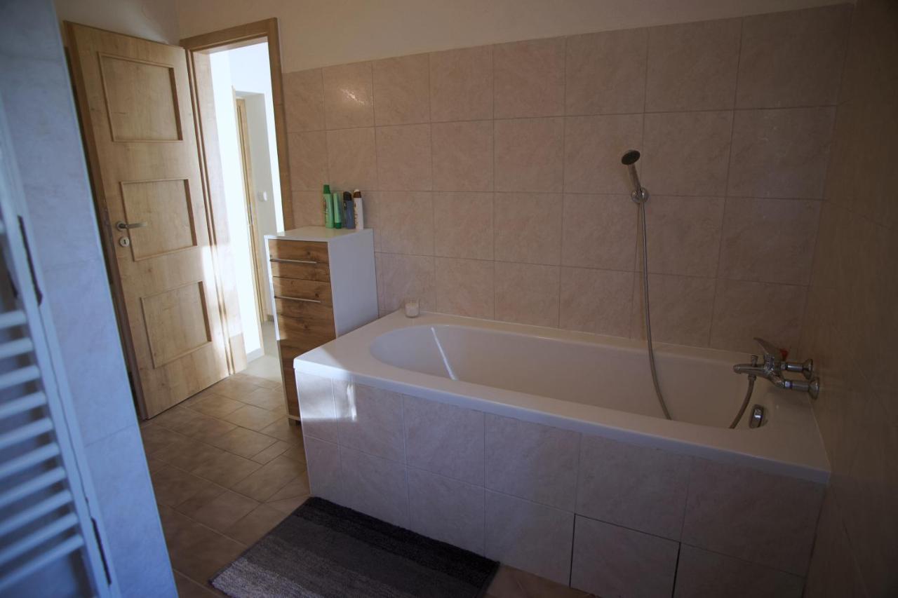 Apartmany Ve Mlejne Cachrov Zewnętrze zdjęcie
