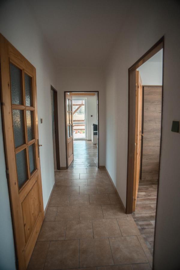 Apartmany Ve Mlejne Cachrov Zewnętrze zdjęcie